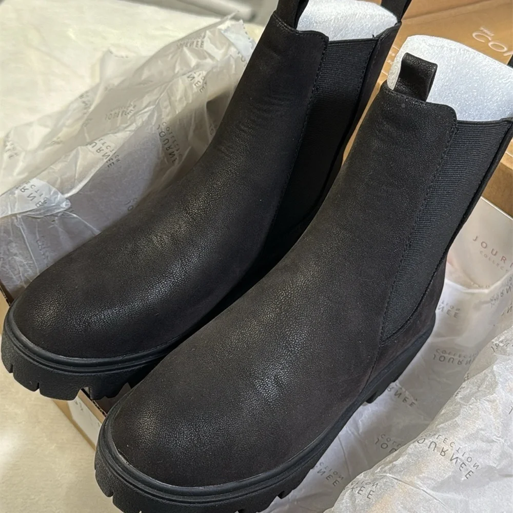 Journee Collection Ivette Chelsea Boot- 6.5M- Black Faux Leather